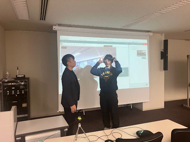 ARグラス体験の様子