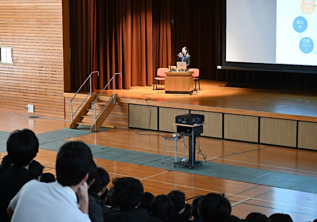 画像：高校生向け特別授業の様子