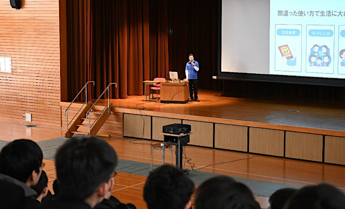 画像：中学生向け特別授業の様子